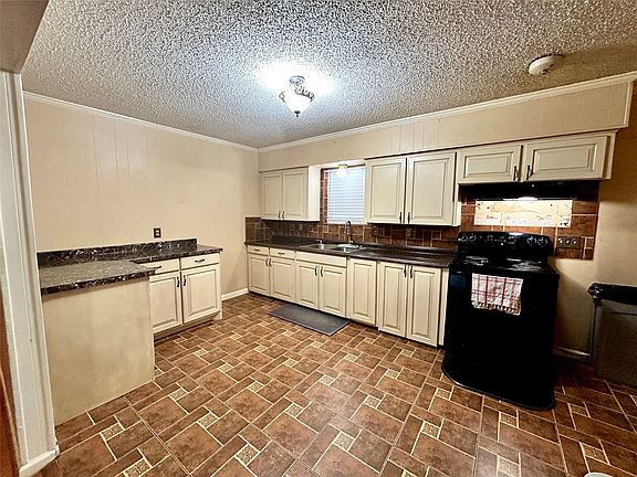 5th image of 303 N Caesar St