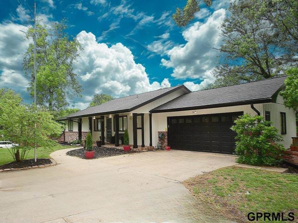 444 Skyline Dr