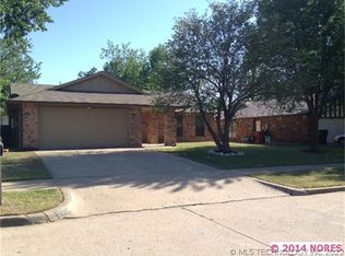 204 18th East Ave, Owasso, OK 74055