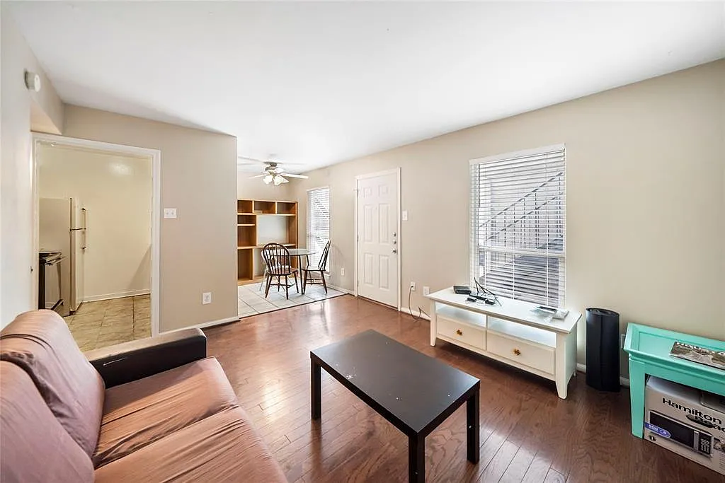 1 bed, 1.0 bath, 700 sqft, $1,195 — Photo 1