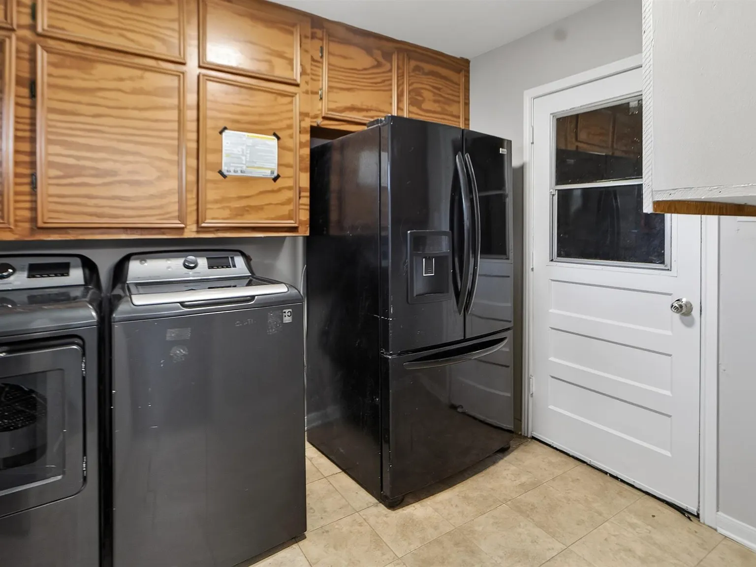 3 bed, 2.0 bath, 1761 sqft, $2,305 — Photo 3