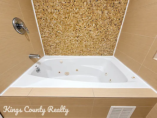 Bathroom, photo 2
