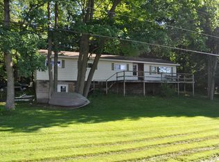 468 Oak Dr, Greenville, MI
