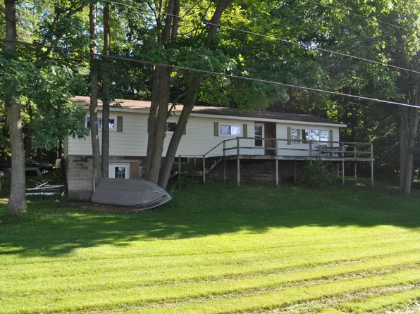 468 Oak Dr, Greenville, MI 48838