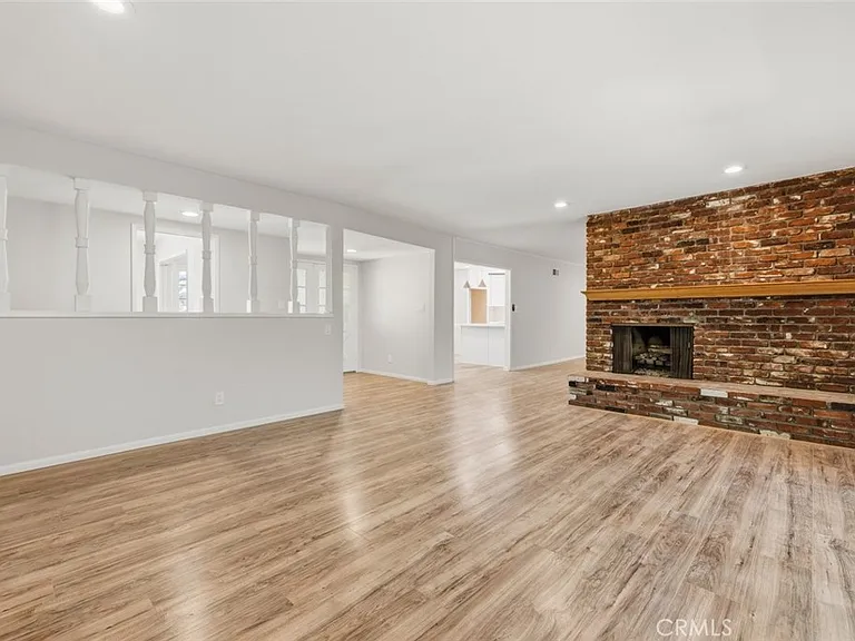48 Mansfield Ln — Photo 2