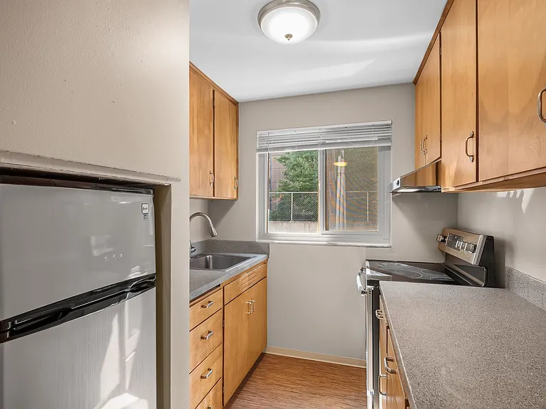Shuksan Apartments — Photo 5