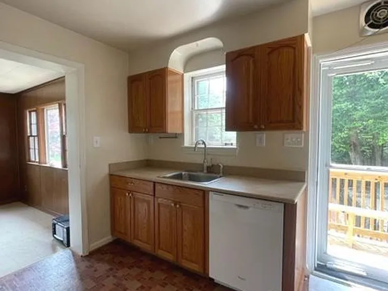 4408 Glenridge St — Photo 15