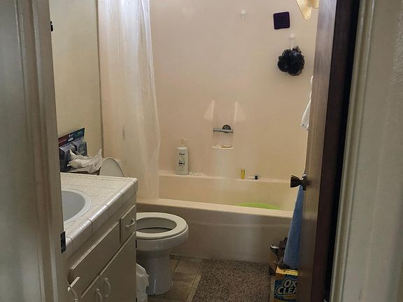 Upper stair bath room