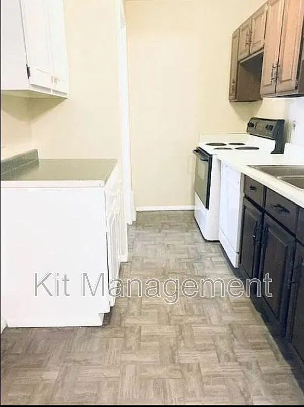Move In Ready 3 Bedroom Home — Photo 3