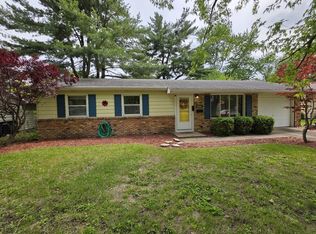 2111 Lantern Hill Dr, Urbana, IL 61802