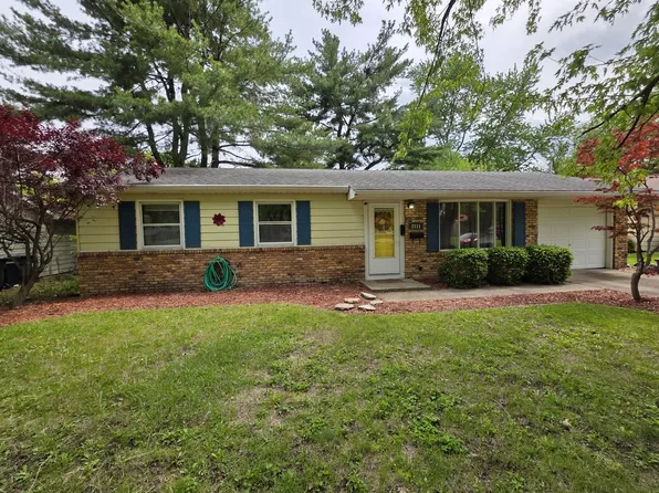 2111 Lantern Hill Dr, Urbana, IL 61802