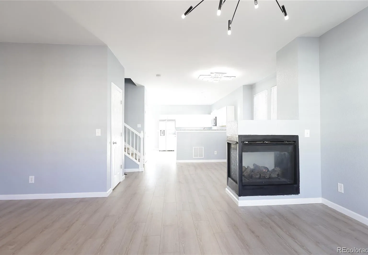 3 bed, 3.0 bath, 1528 sqft, $2,600 — Photo 3