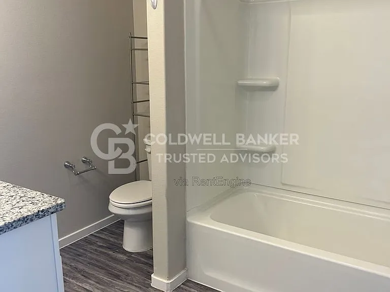 2122 N Texas Ave — Photo 8