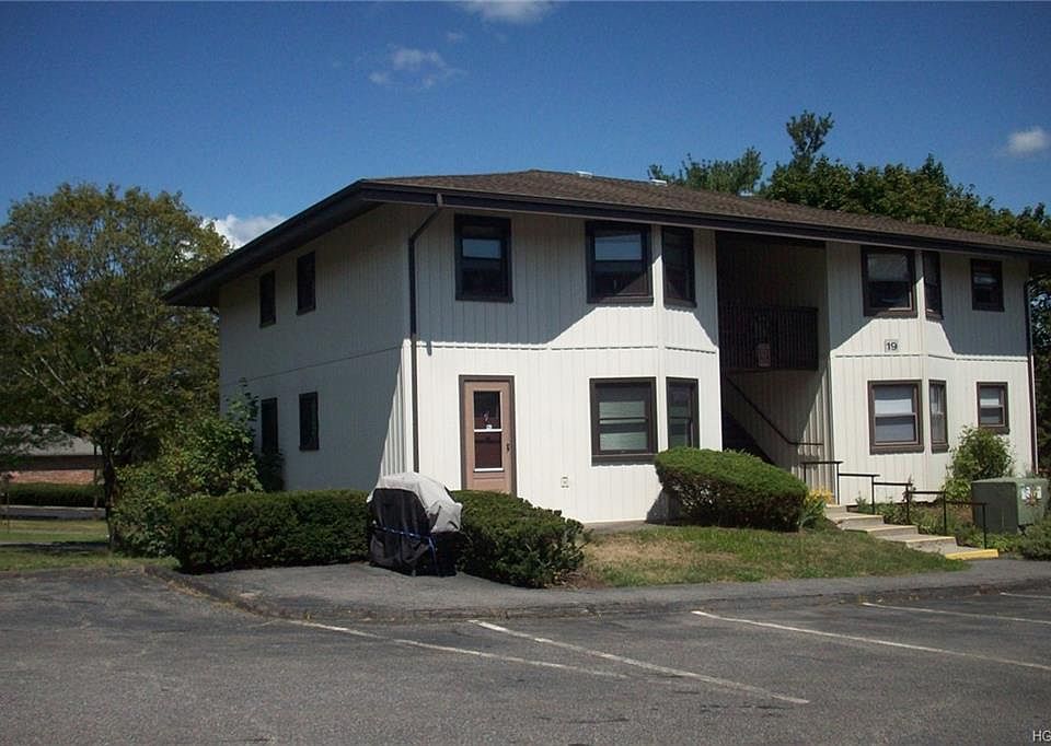 1st image of 19 Hastings Ct #D