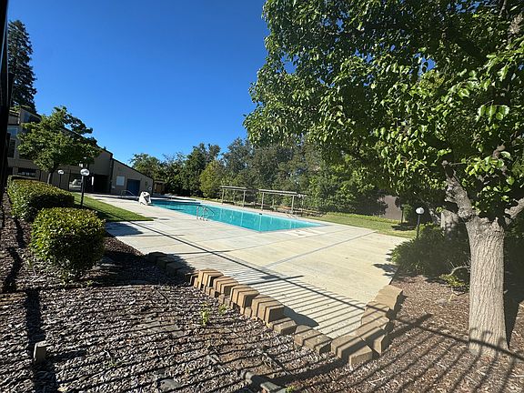 2nd image of 5012 Hackberry Ln