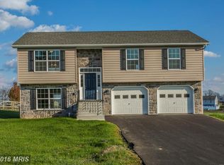 12229 Red Hawk Dr, Waynesboro, PA 17268