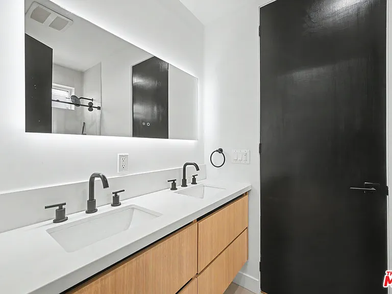 1907 S Corning St #1 — Photo 34