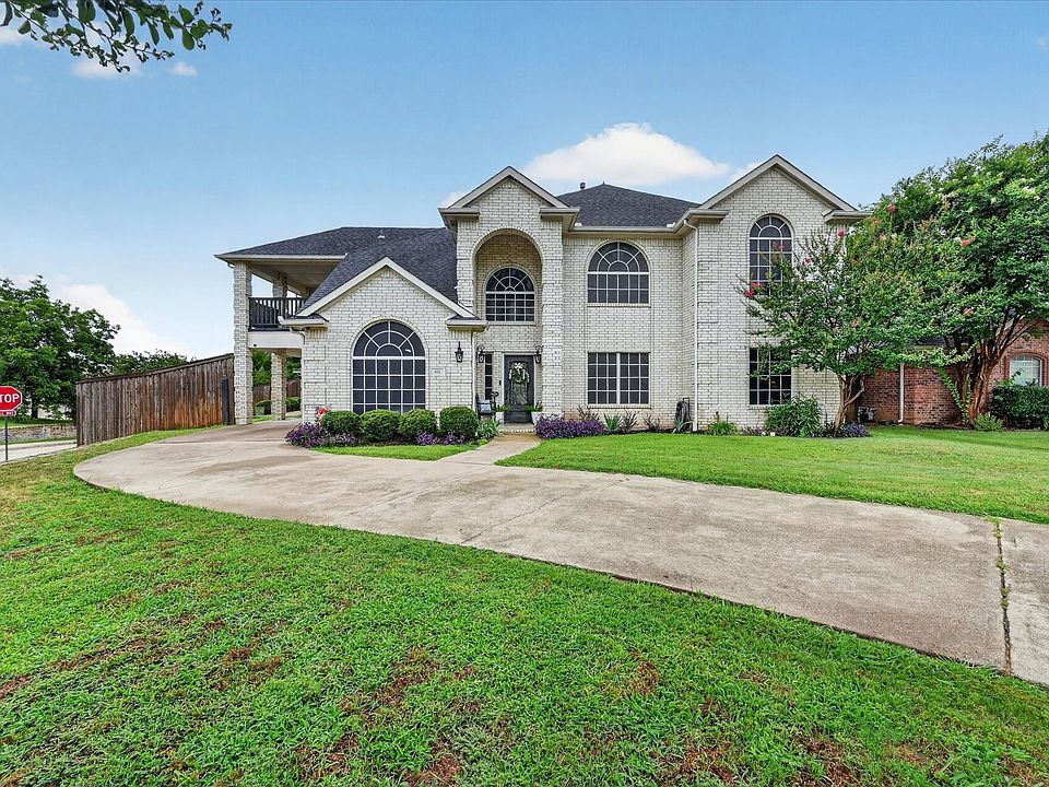 1st image of 851 Bridle Path