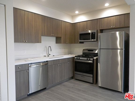 2nd image of 1019 S Catalina St #505
