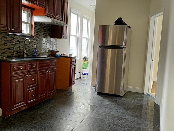 5th image of 5823 Penrod St #1