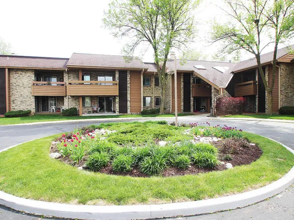 2101 W Good Hope Rd Unit 101, Glendale, WI 53209