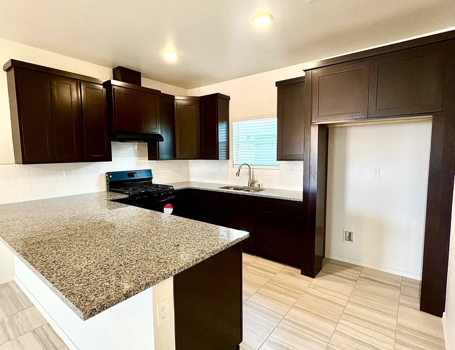 2 bed, 2.0 bath, 1000 sqft, $1,325 — Photo 4