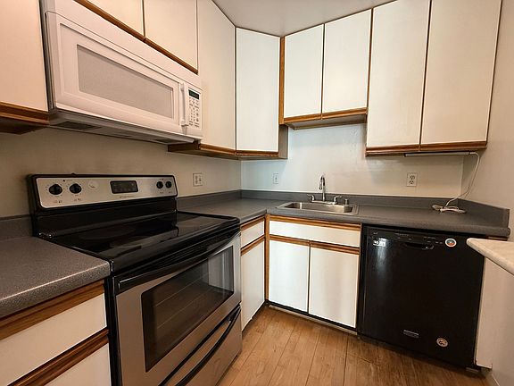 5th image of 439 Greenwich St APT 2A