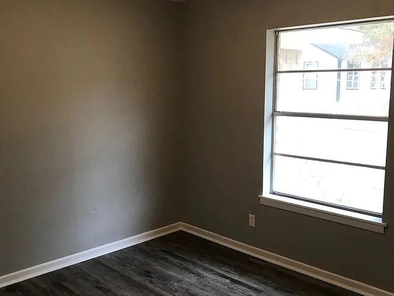 601 Robbins St — Photo 11