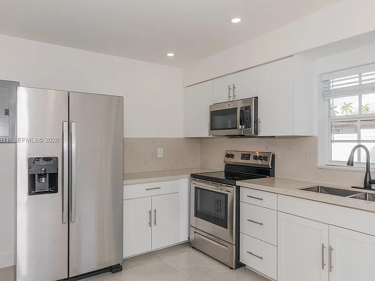 913 NE 2nd St — Photo 14