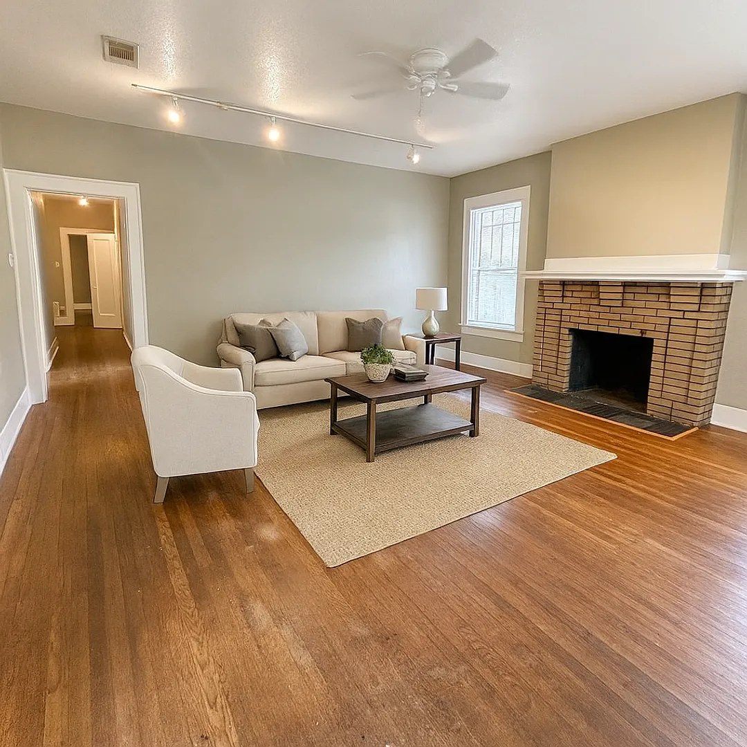 1115 W 22 1/2 st - Best located house in West Campus, 7 large bedrooms open floorplan. — Photo 4