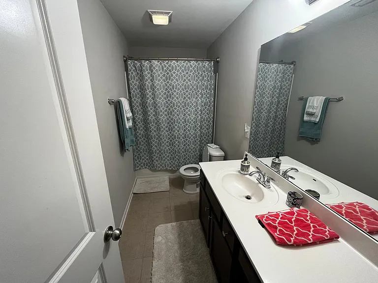 Shakespeare Dr — Photo 8