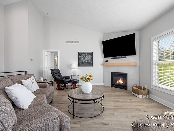 2nd image of 1073 Aberdeen Way