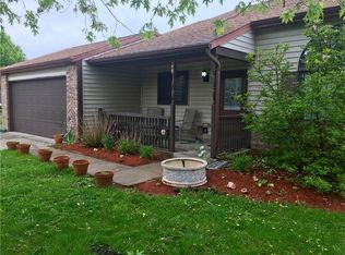 46 Meadow Ct W, Whiteland, IN