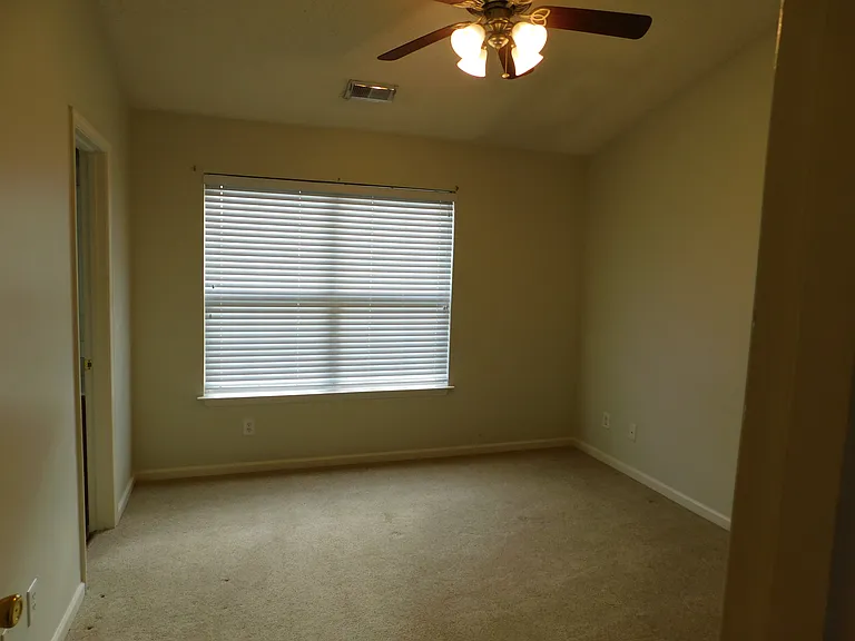 1147 Oak Blossom Way #1147 — Photo 9