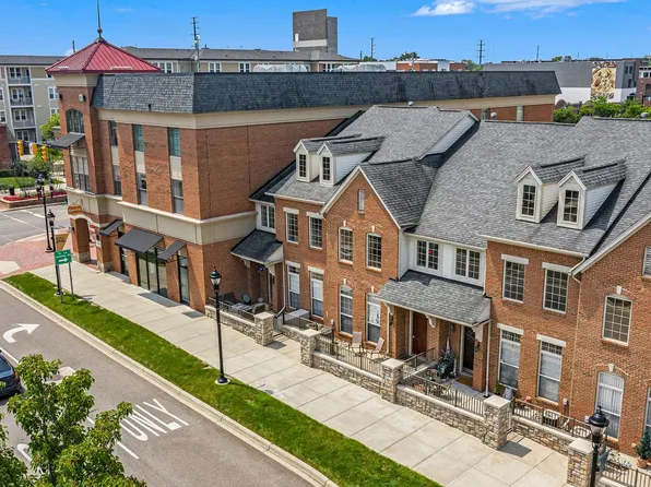 11 N Squirrel Rd, Auburn Hills, MI 48326