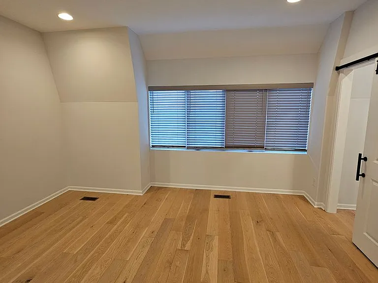 31 Ashbourne Dr — Photo 15