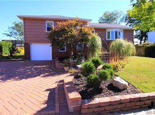 297 W Windsor Pkwy, Oceanside, NY 11572