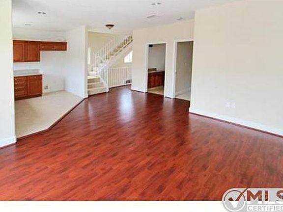 2nd image of 841 W 164th St