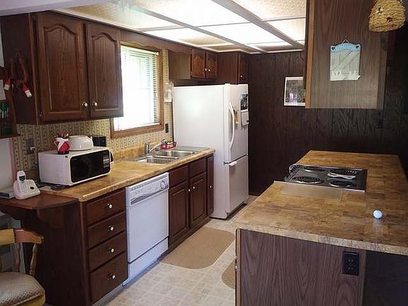 3rd image of 5836 Thorntree Ct