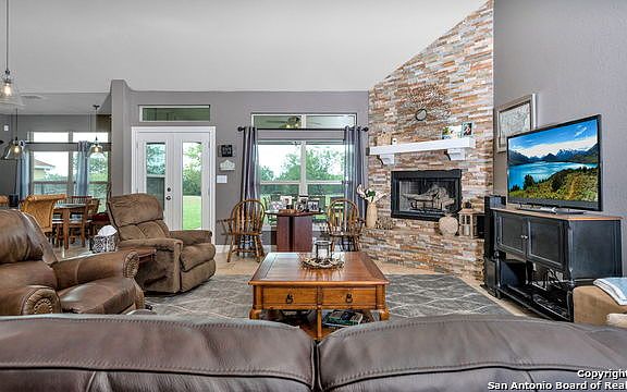 4th image of 2112 Geneva Ct