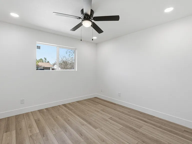 209 E Cairo Dr — Photo 24