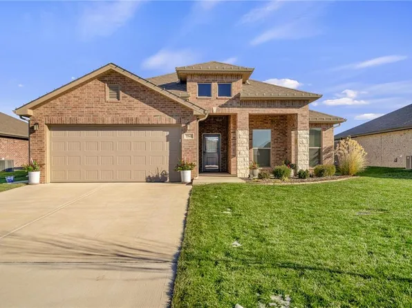 7541 Apache Rd, Shawnee, KS 66227