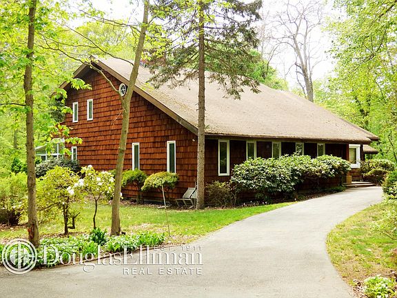 2nd image of 5 Valleywood Ct W