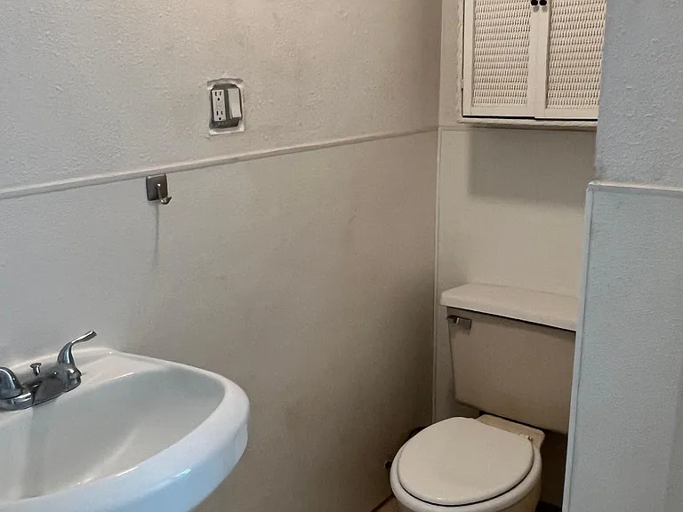 204-206 N Sunshine Blvd #8 — Photo 7