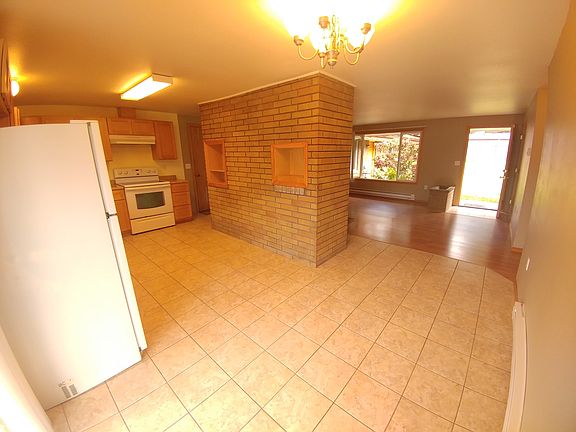 4th image of 1020 Neil St NE