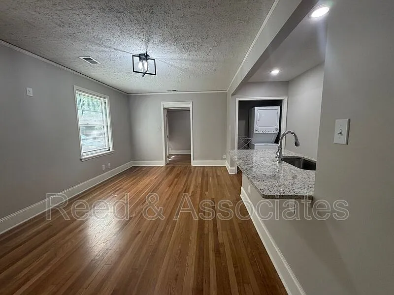 Building Photo - 743 Shotwell St #1