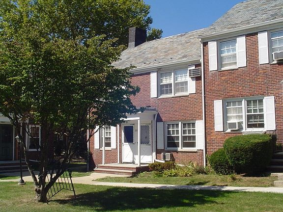 2nd image of 293B Elmwood Ave