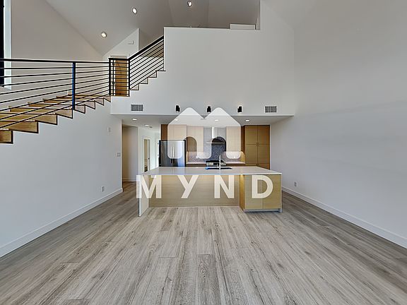 2nd image of 3880 Munger Ave #5