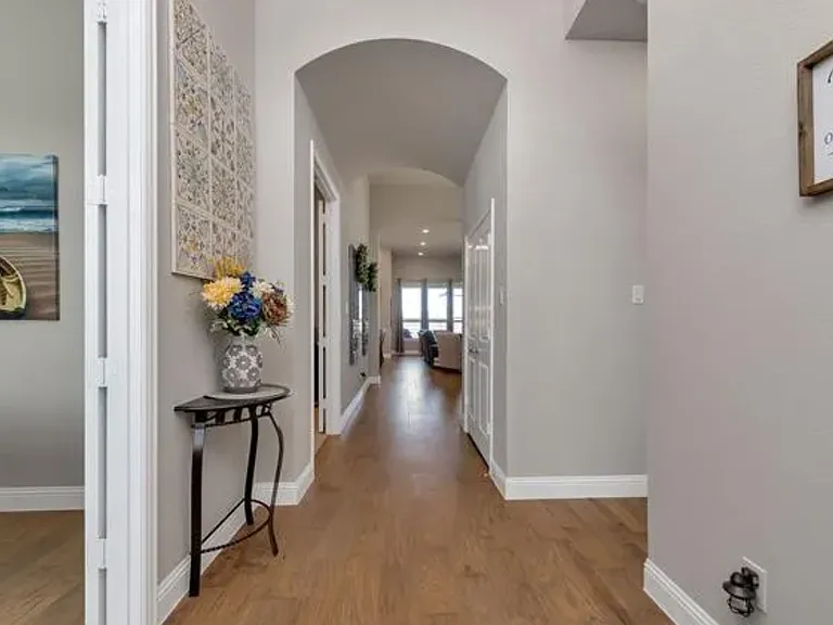 7013 Cross Point Ln — Photo 4