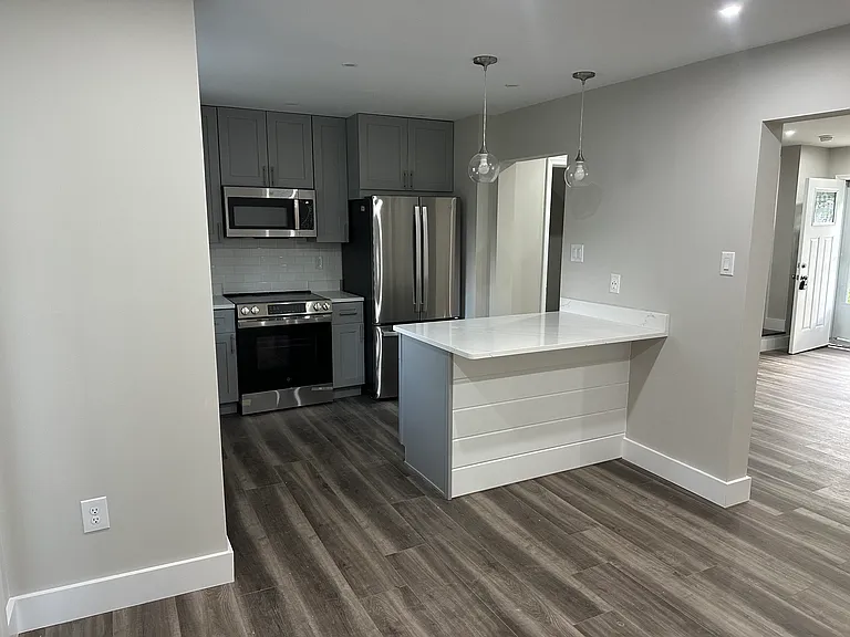 2203 Prince Of Wales Ct — Photo 3